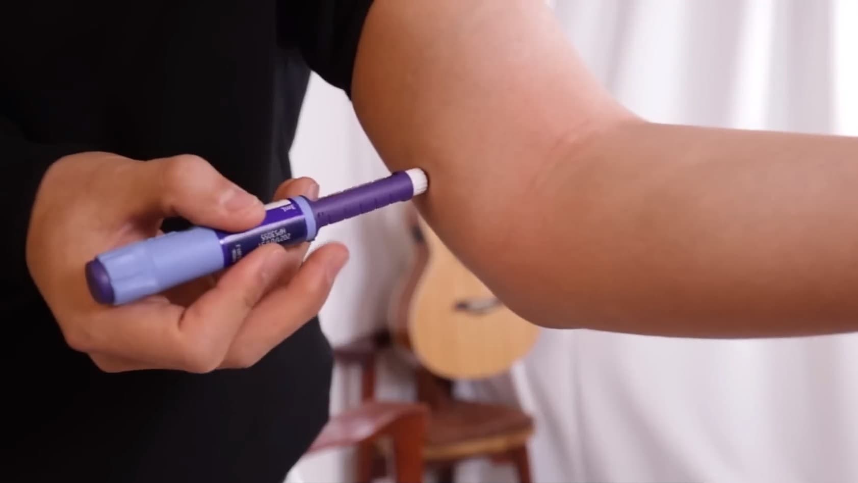 Saxenda daily injection being used on upper arm